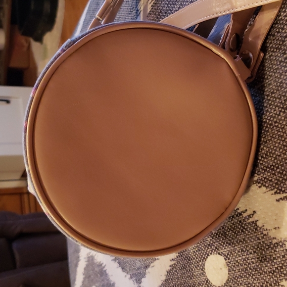 Love this life bucket bag/backpack - Picture 5 of 5